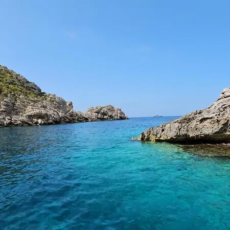Πλωτό κατάλυμα Boat Tours - Adrion Vlorë